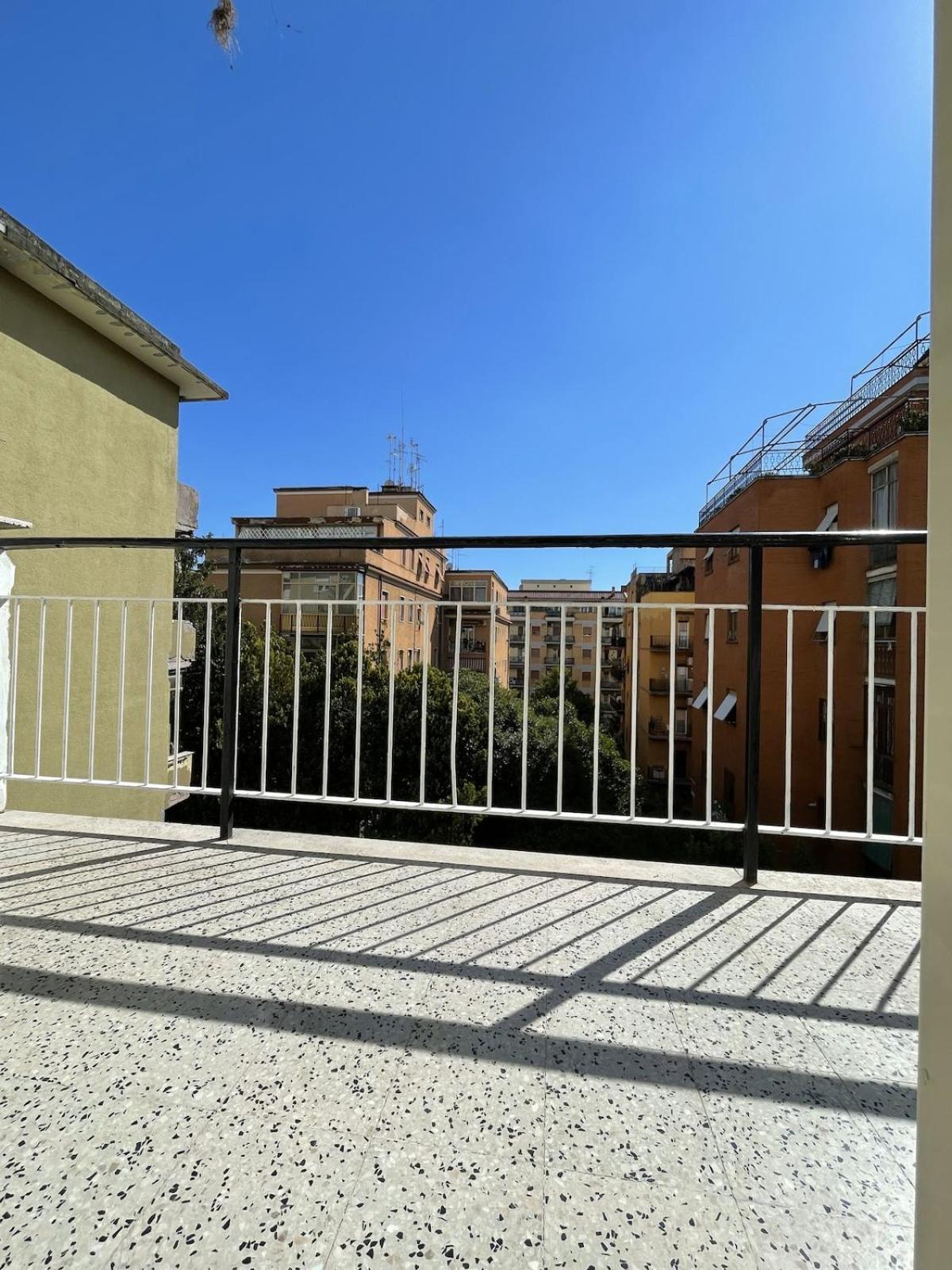 Apartment Moderno 85mq Con 2 Bagni E Posto Auto Privato Rome