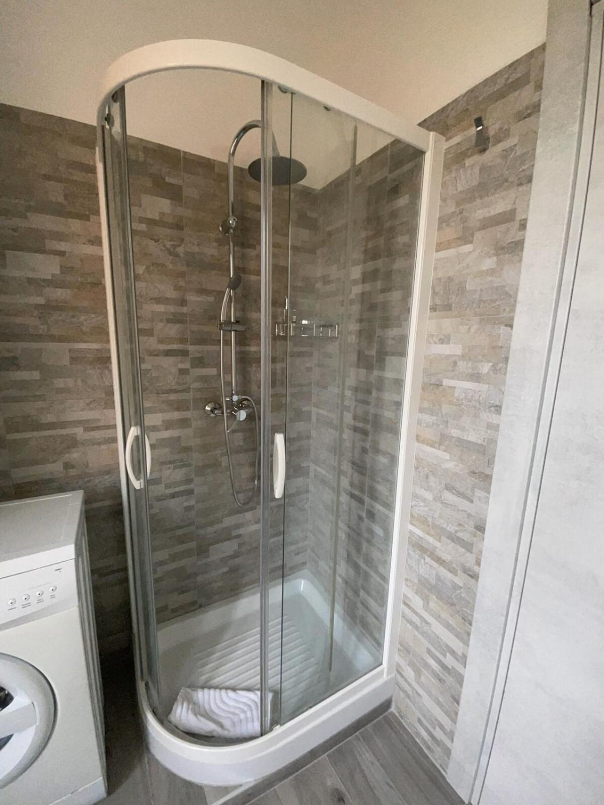 Apartment Moderno 85mq Con 2 Bagni E Posto Auto Privato Rome